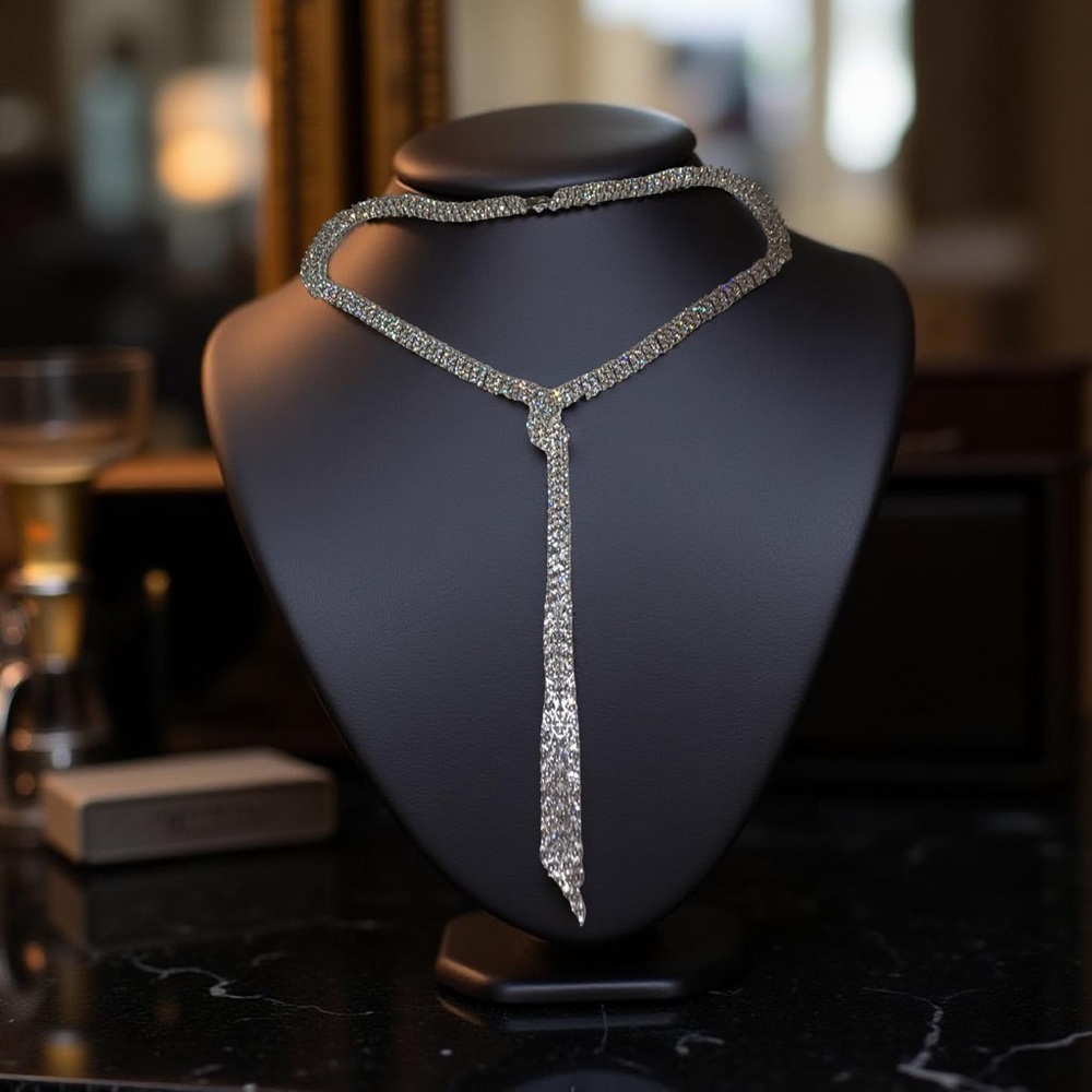 Exquisite Silver Necklace - Picture 5 of 17